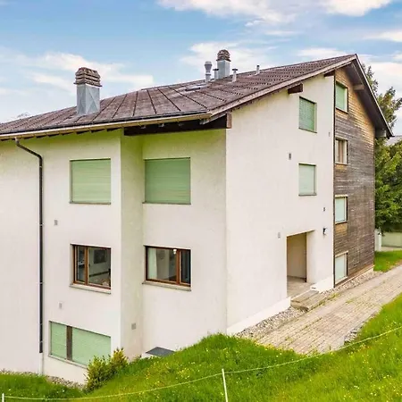 Aussicht Mit Poolbereich In Skiregion Brigels