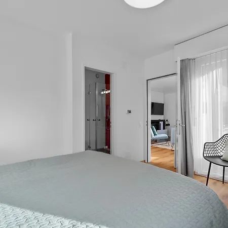 Aussicht Mit Poolbereich In Skiregion Brigels Breíl