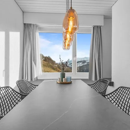 Aussicht Mit Poolbereich In Skiregion Brigels