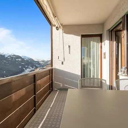 Aussicht Mit Poolbereich In Skiregion Brigels *