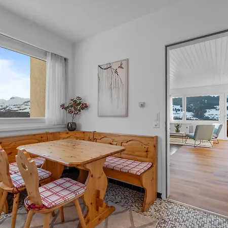 Aussicht Mit Poolbereich In Skiregion Brigels