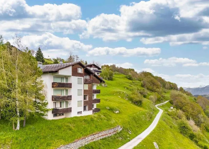 Aussicht Mit Poolbereich In Skiregion Brigels Appartement