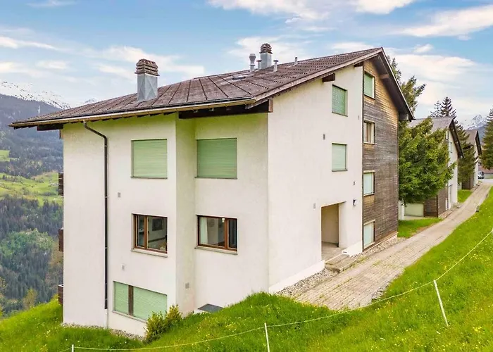 Aussicht Mit Poolbereich In Skiregion Brigels