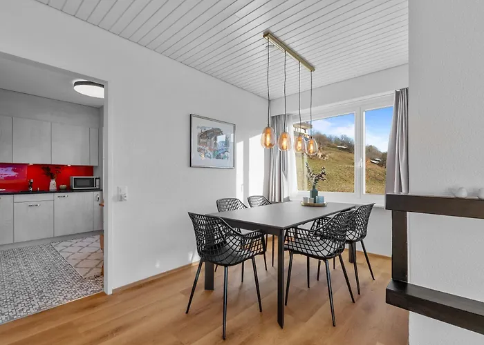 Aussicht Mit Poolbereich In Skiregion Brigels Breíl