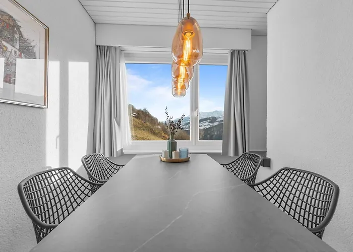 Aussicht Mit Poolbereich In Skiregion Brigels