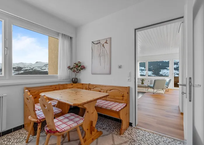 Aussicht Mit Poolbereich In Skiregion Brigels